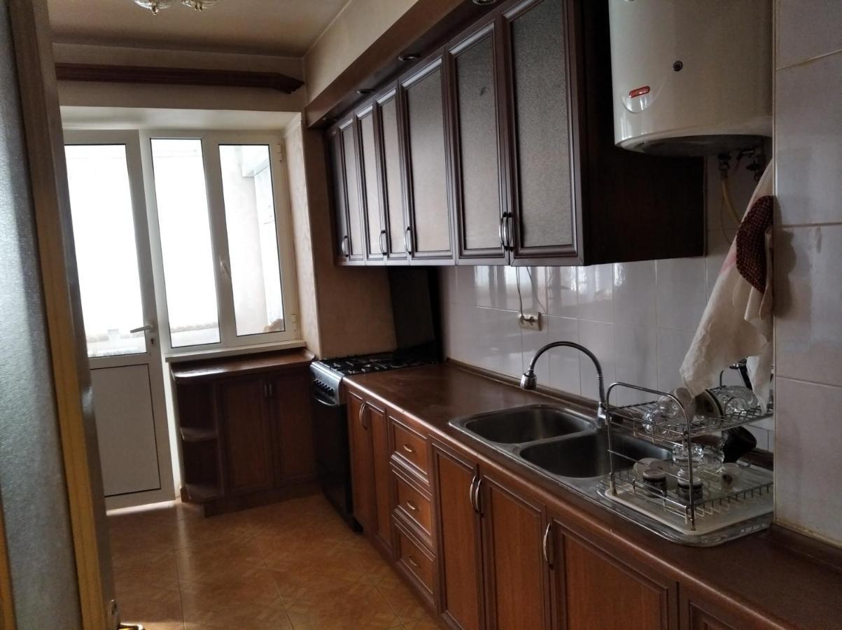 3 Room Apartment In Small Center Of Jerevan Eksteriør bilde