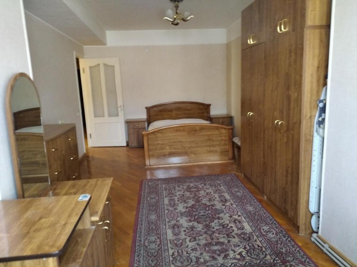 3 Room Apartment In Small Center Of Jerevan Eksteriør bilde