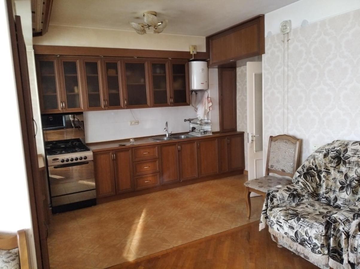 3 Room Apartment In Small Center Of Jerevan Eksteriør bilde
