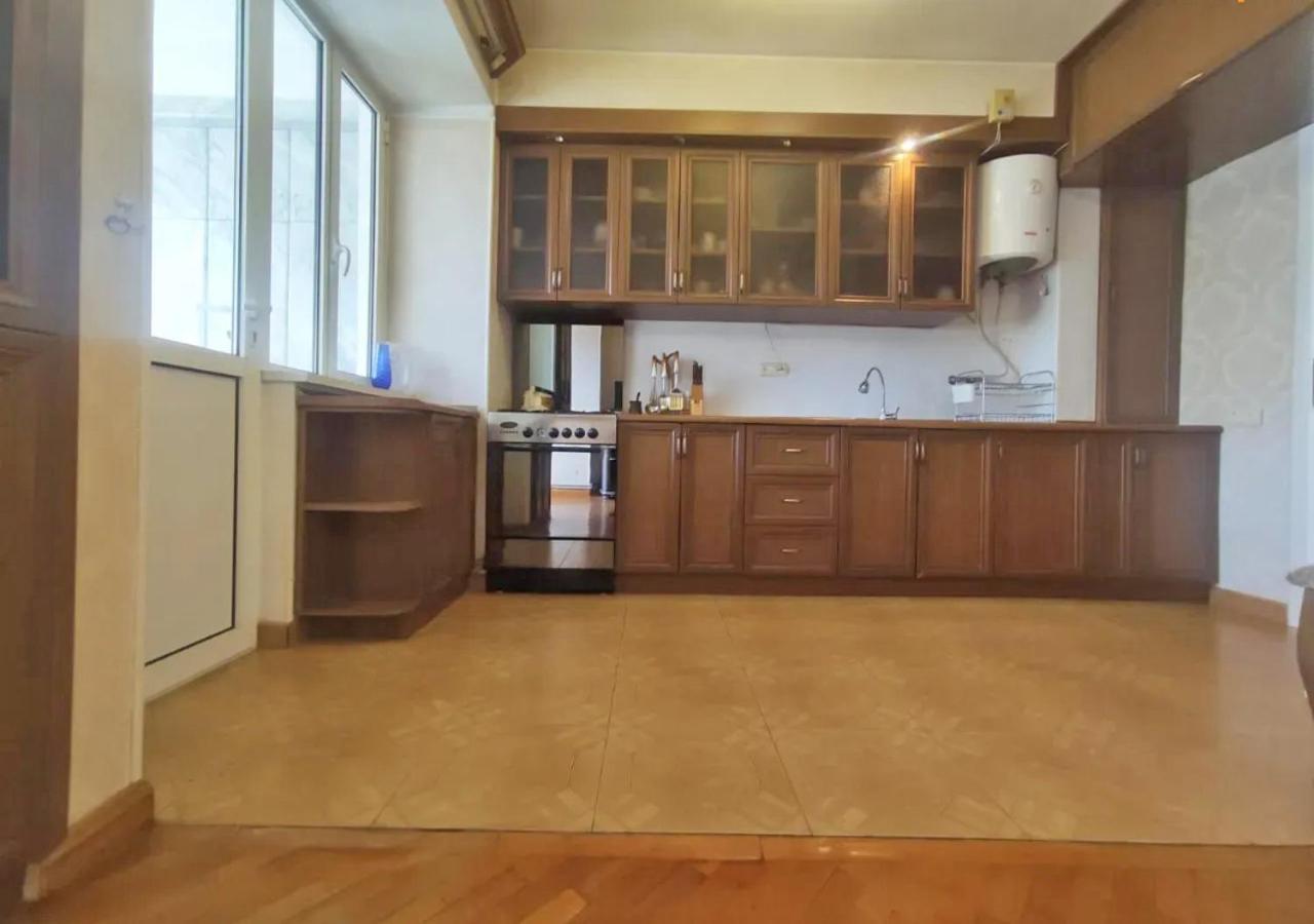 3 Room Apartment In Small Center Of Jerevan Eksteriør bilde